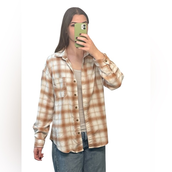 Aeropostale Tops - Aeropostale Tan & White Button Front Oversized Checkered Flannel Size Small EUC